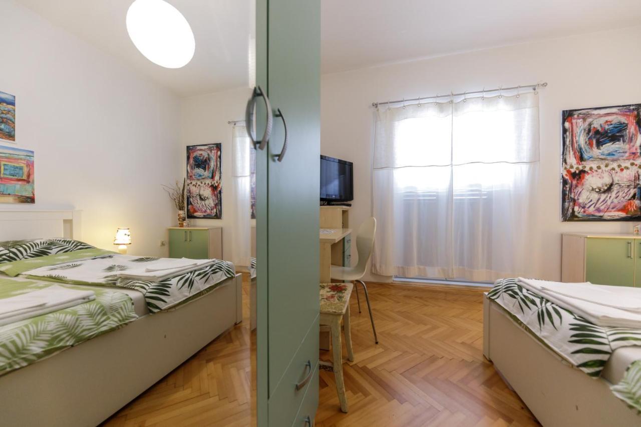 Green Holiday Apartment *